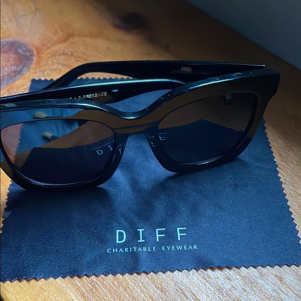 Diff Eyewear Black Sunglasses - image 1